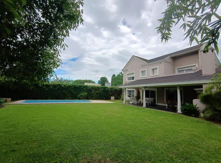 Casa · 200m² · 4 Ambientes
