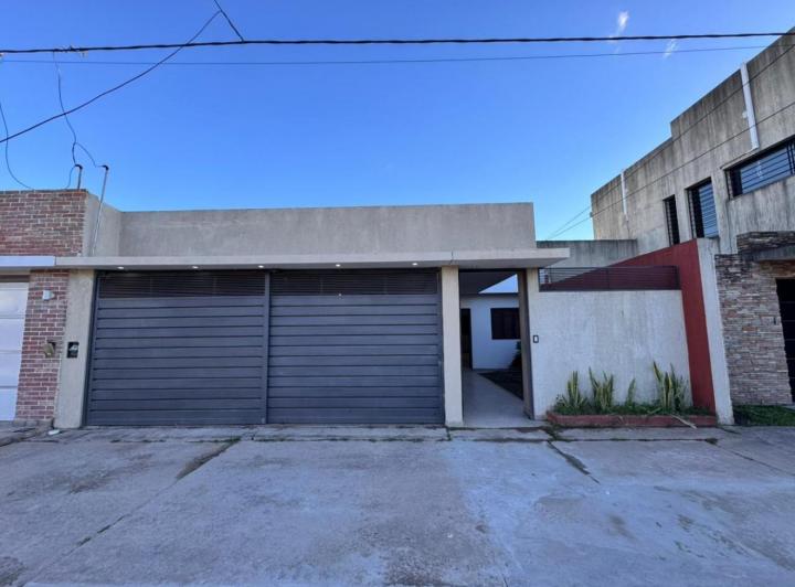 Casa · 80m² · 4 Ambientes · 2 Cocheras