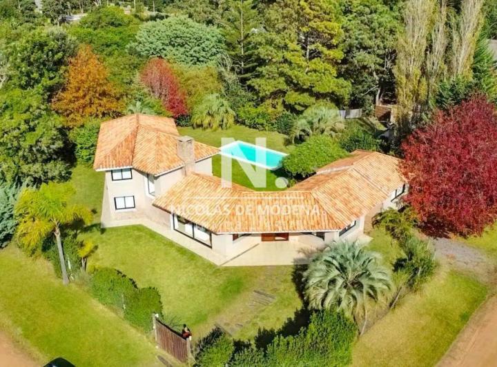 Casa · 274m² · 5 Ambientes · 1 Cochera