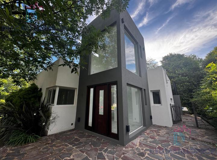 Casa · 200m² · 5 Ambientes · 2 Cocheras