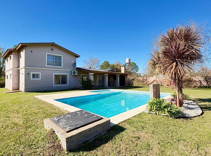Casa · 180m² · 4 Ambientes · 1 Cochera