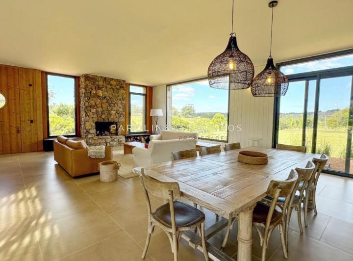 Casa · 377m² · 5 Ambientes · 1 Cochera