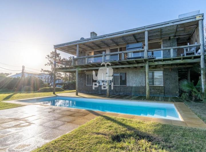 Casa · 189m² · 5 Ambientes · 1 Cochera