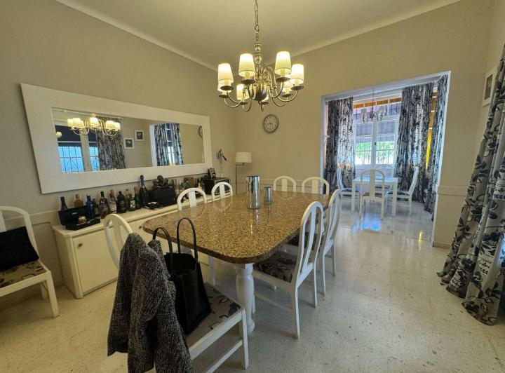 Casa · 280m² · 5 Ambientes · 1 Cochera