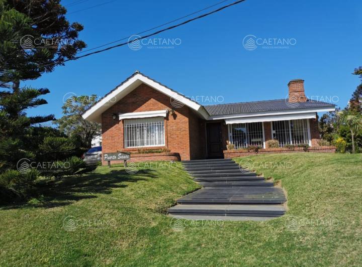 Casa · 204m² · 5 Ambientes · 1 Cochera