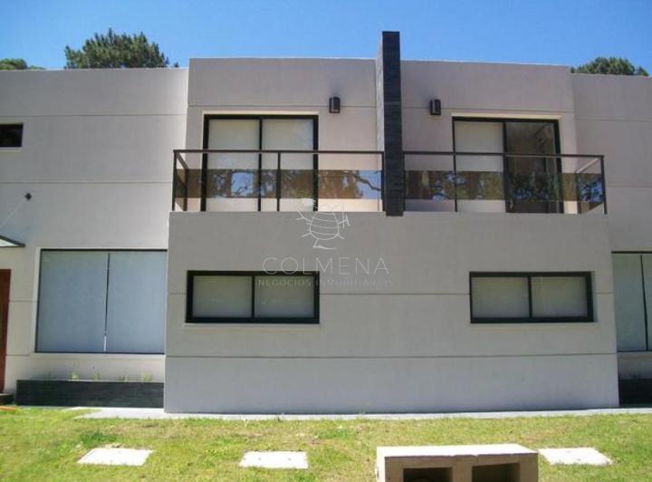 Casa · 500m² · 5 Ambientes · 1 Cochera