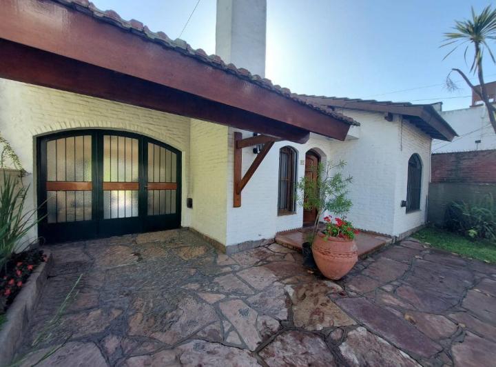 Casa · 160m² · 5 Ambientes · 2 Cocheras