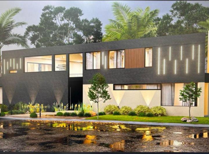 Casa · 250m² · 5 Ambientes · 3 Cocheras