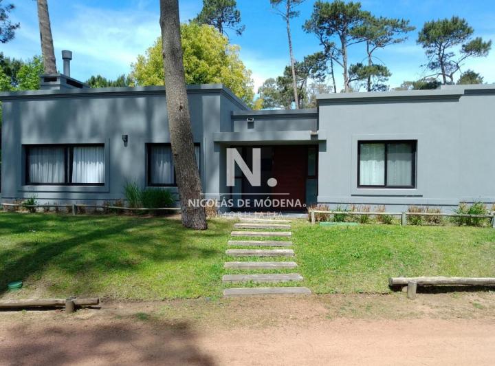 Casa · 4 Ambientes · 1 Cochera