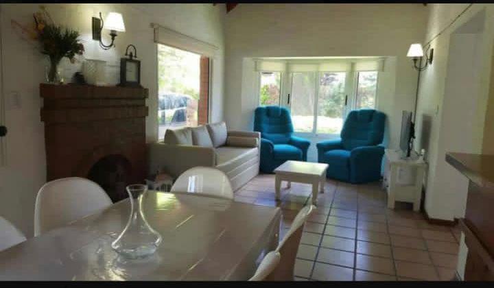 Casa · 130m² · 4 Ambientes · 2 Cocheras