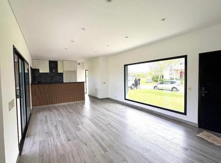 Casa · 177m² · 4 Ambientes · 2 Cocheras
