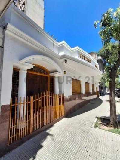 Casa · 220m² · 4 Ambientes · 1 Cochera