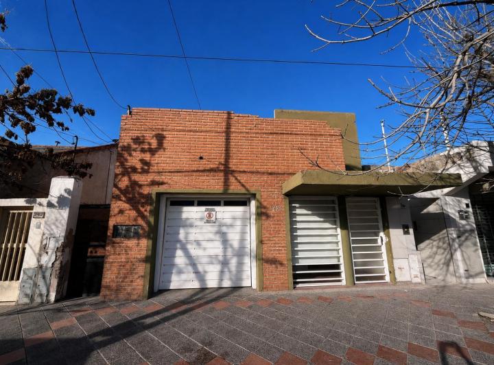 Casa · 100m² · 6 Ambientes · 1 Cochera