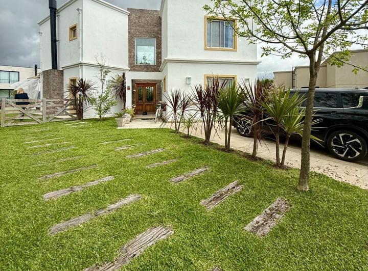 Casa · 200m² · 6 Ambientes