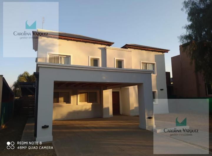 Casa · 200m² · 5 Ambientes · 2 Cocheras