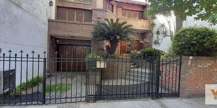 Casa · 280m² · 4 Ambientes · 1 Cochera