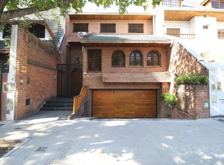 Casa · 496m² · 6 Ambientes · 3 Cocheras