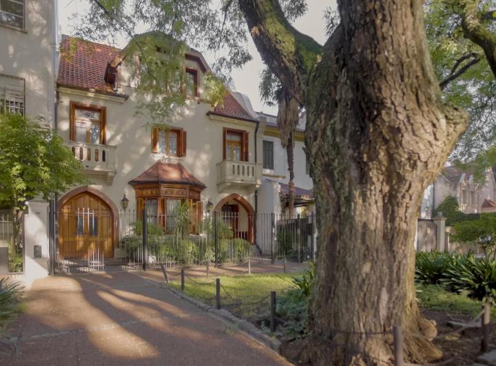 Casa · 520m² · 5 Ambientes · 3 Cocheras