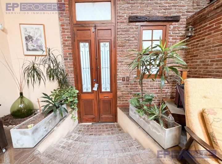Casa · 271m² · 5 Ambientes · 1 Cochera