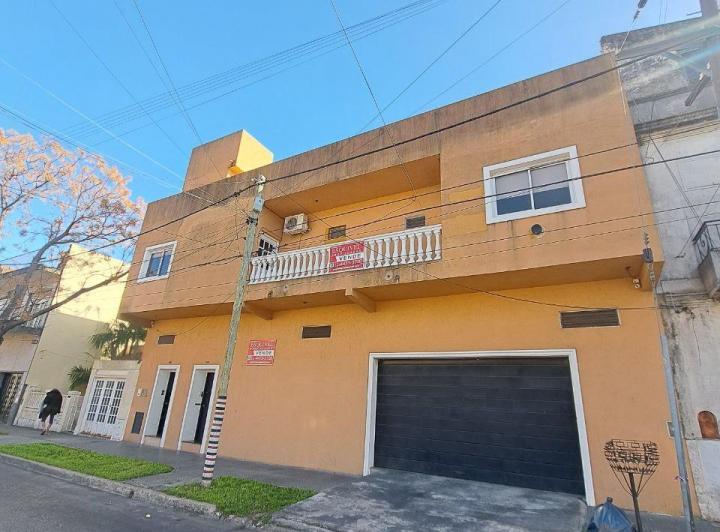 Casa · 230m² · 10 Ambientes · 3 Cocheras