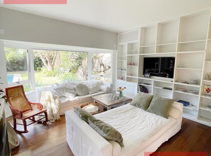 Casa · 300m² · 6 Ambientes · 1 Cochera