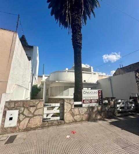 Casa · 135m² · 4 Ambientes · 2 Cocheras