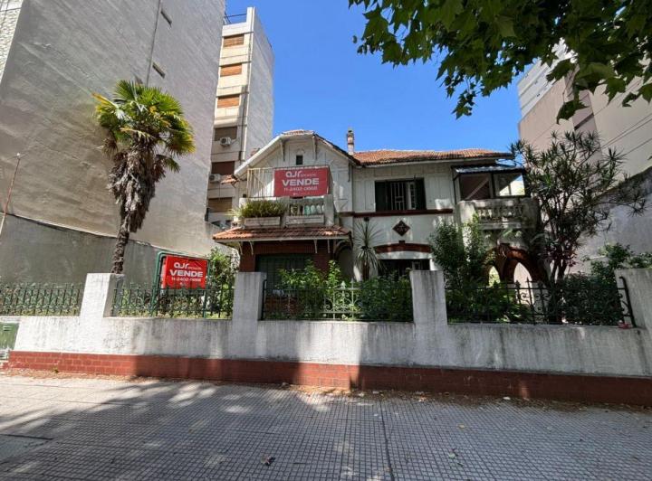 Casa · 368m² · 6 Ambientes · 1 Cochera
