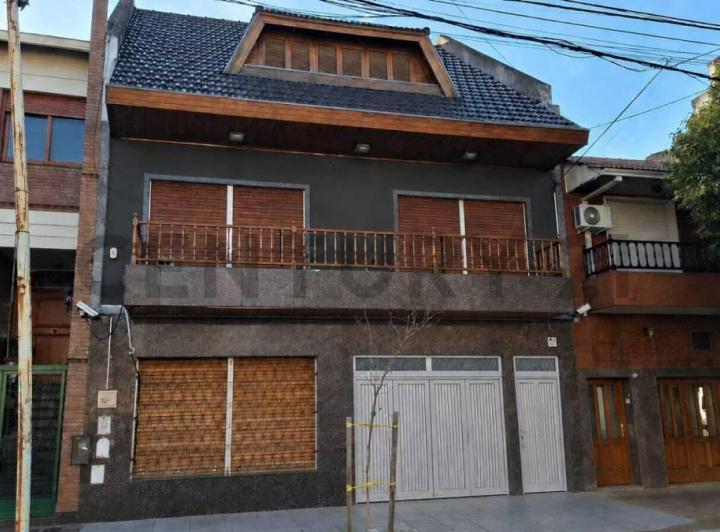 Casa · 187m² · 5 Ambientes · 1 Cochera