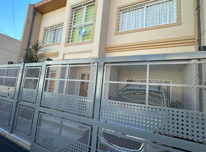 Casa · 335m² · 5 Ambientes · 3 Cocheras