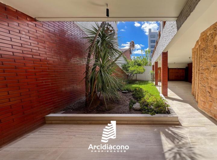 Casa · 229m² · 3 Dormitorios · 1 Cochera