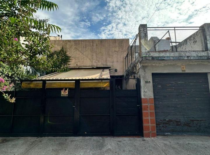 Casa · 220m² · 5 Ambientes · 2 Cocheras