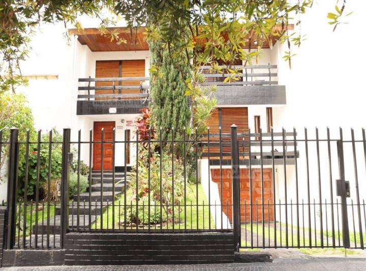 Casa · 236m² · 4 Ambientes · 2 Cocheras