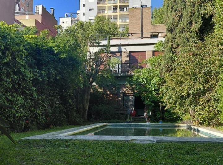 Casa · 400m² · 6 Ambientes · 5 Cocheras