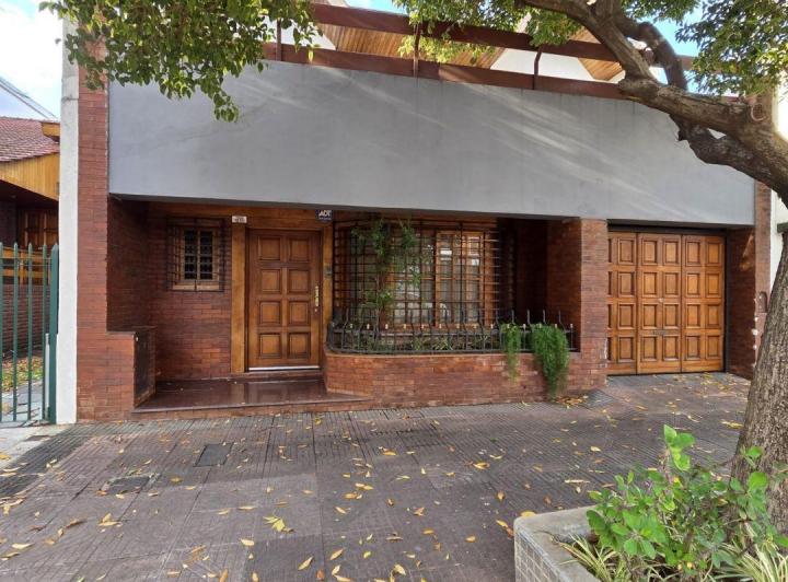 Casa · 311m² · 6 Ambientes · 2 Cocheras