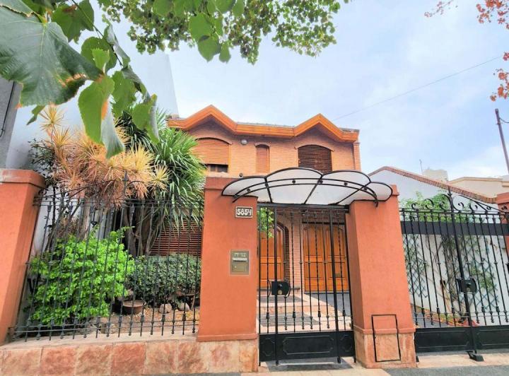 Casa · 232m² · 4 Ambientes · 3 Cocheras