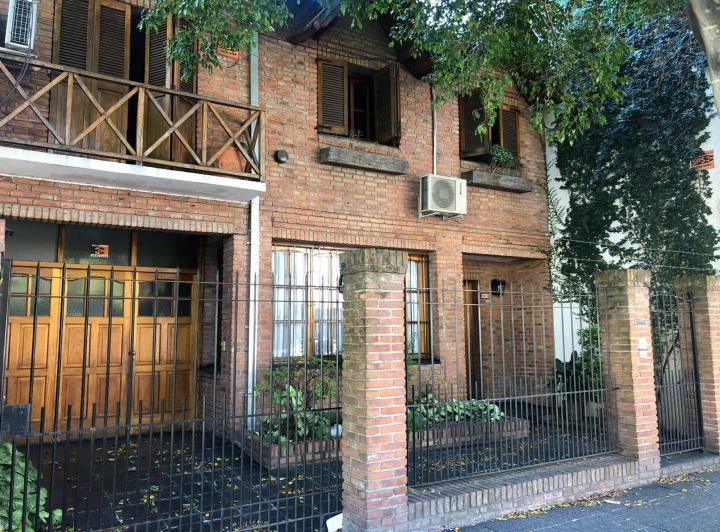 Casa · 220m² · 5 Ambientes · 2 Cocheras