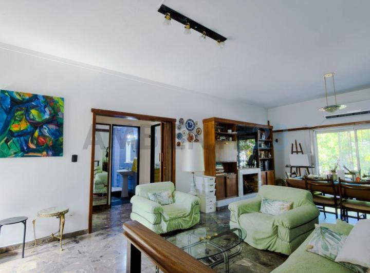 Casa · 259m² · 5 Ambientes · 1 Cochera