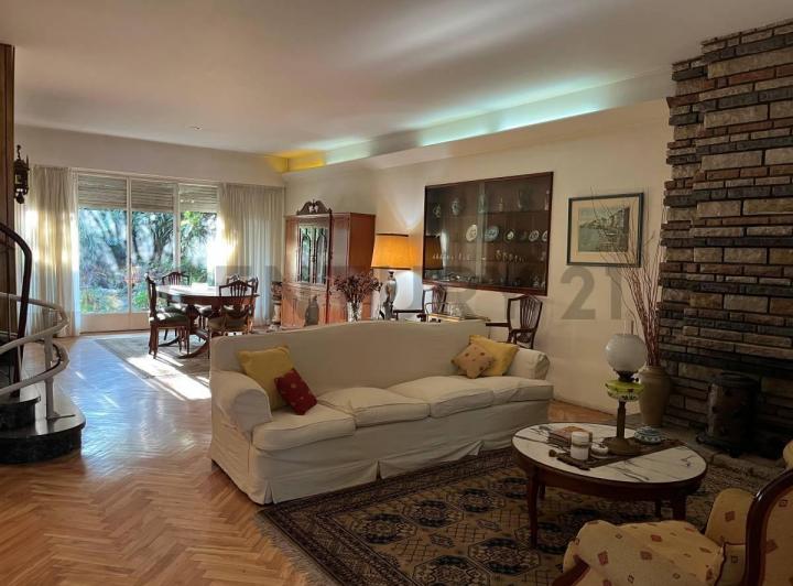 Casa · 203m² · 4 Ambientes · 1 Cochera