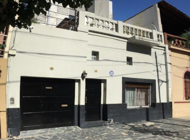 Casa · 180m² · 5 Ambientes · 2 Cocheras