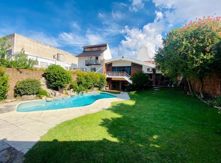 Casa · 521m² · 5 Ambientes · 4 Cocheras