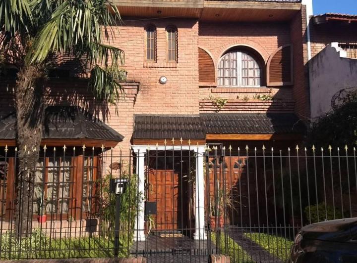 Casa · 226m² · 4 Ambientes · 1 Cochera