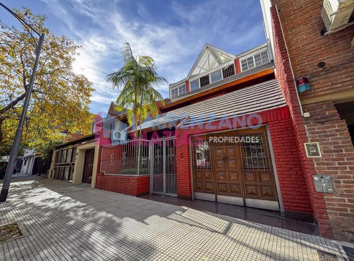 Casa · 360m² · 5 Ambientes · 2 Cocheras