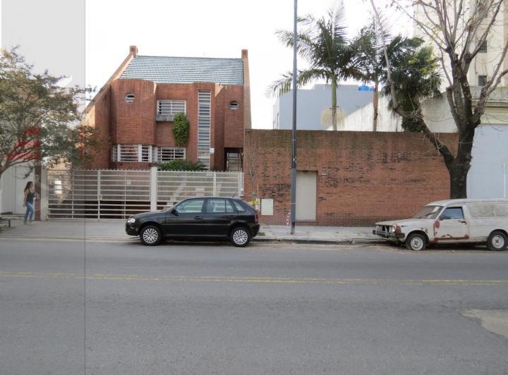 Casa · 440m² · 5 Ambientes · 4 Cocheras