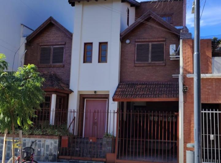 Casa · 200m² · 6 Ambientes · 1 Cochera