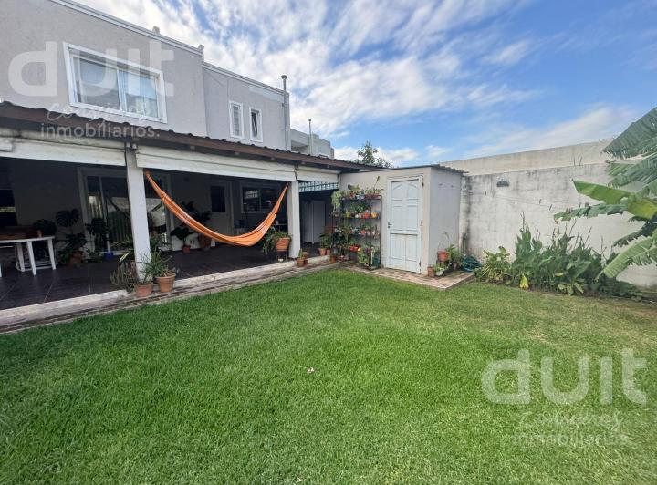 Casa · 250m² · 6 Ambientes · 2 Cocheras