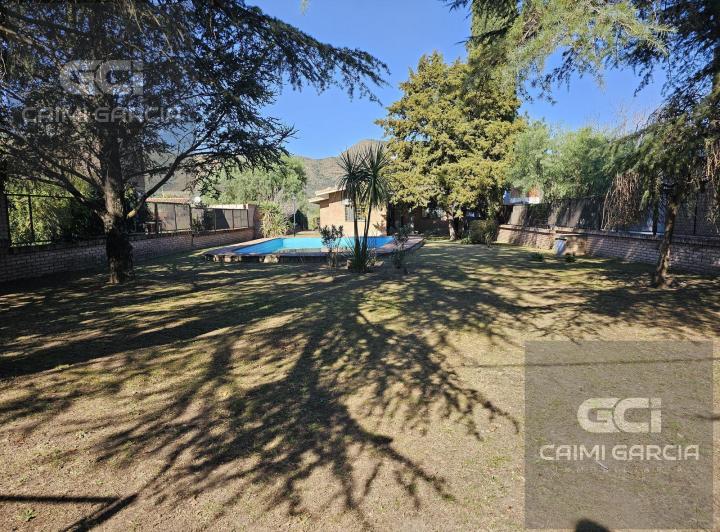 Casa · 460m² · 6 Ambientes · 3 Cocheras