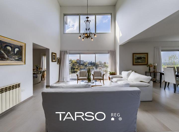 Casa · 303m² · 12 Ambientes · 2 Cocheras