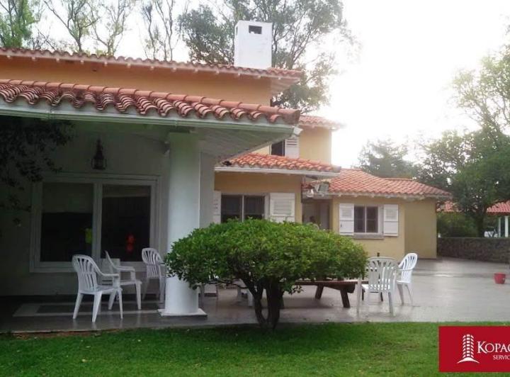 Casa · 853m² · 20 Ambientes · 6 Cocheras