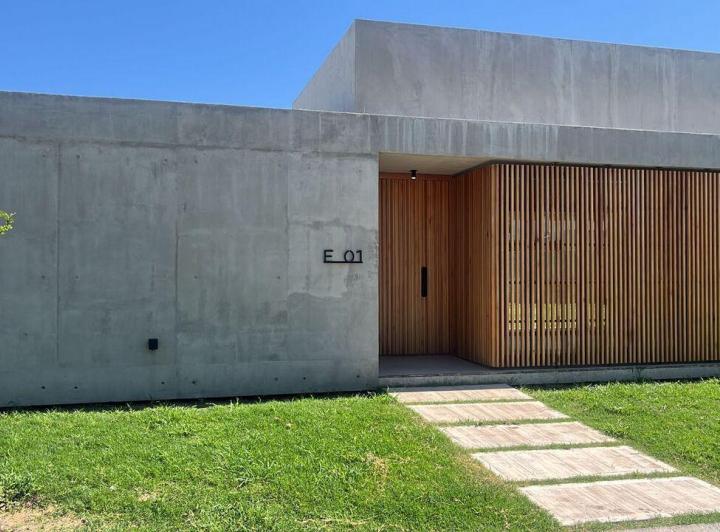 Casa · 102m² · 5 Ambientes · 2 Cocheras