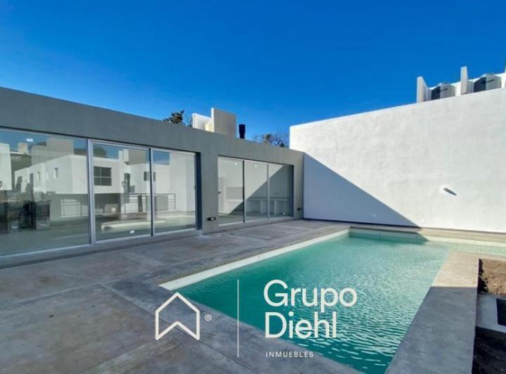 Casa · 167m² · 5 Ambientes · 2 Cocheras